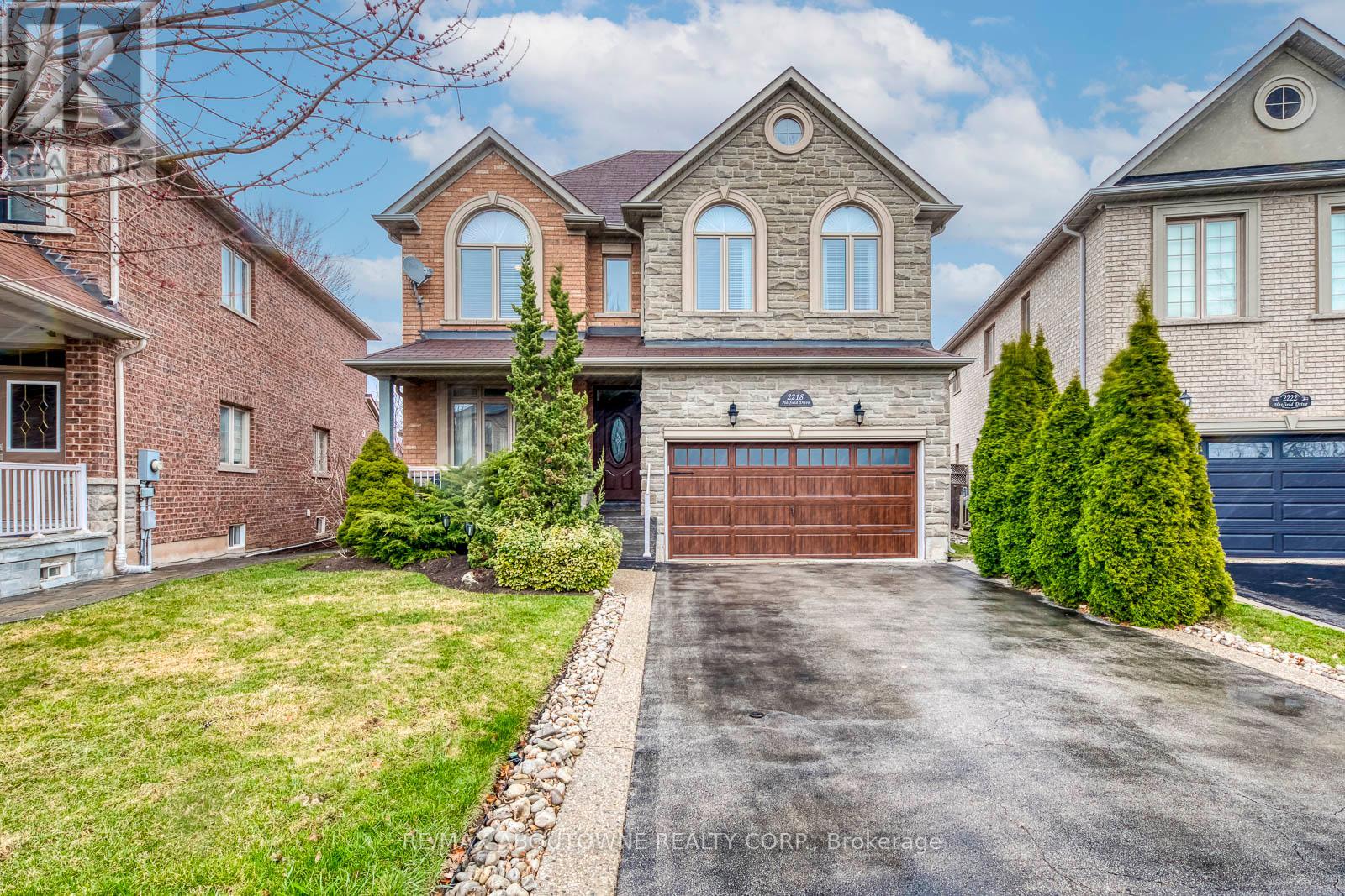 2218 Hatfield Dr, Oakville, ON L6M 4W4