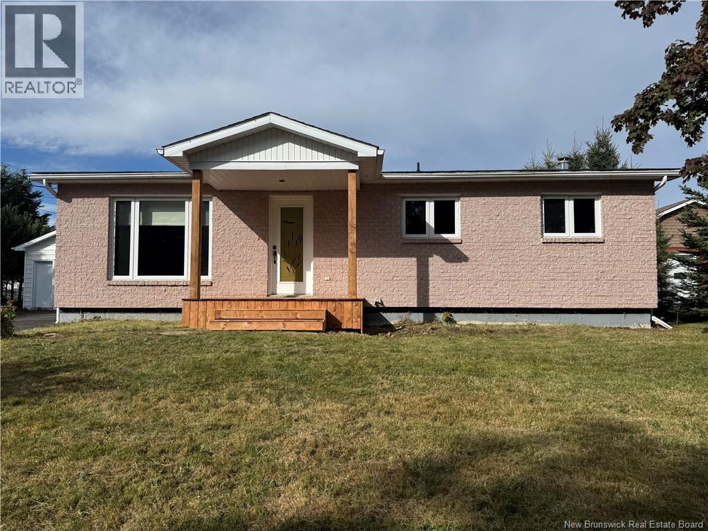 6 Rue Beaulieu, Saint-Quentin, NB E8A 1A8