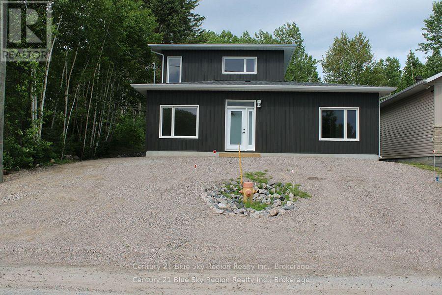 16 Birch St, Powassan, ON P0H 1Z0