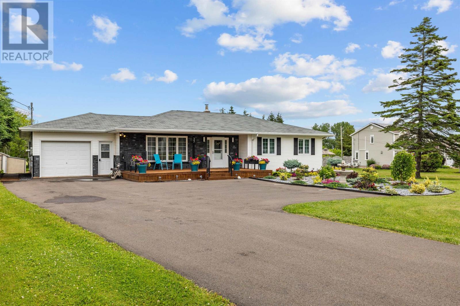 37 Lady Slipper Dr N, Miscouche, PE C0B 1T0