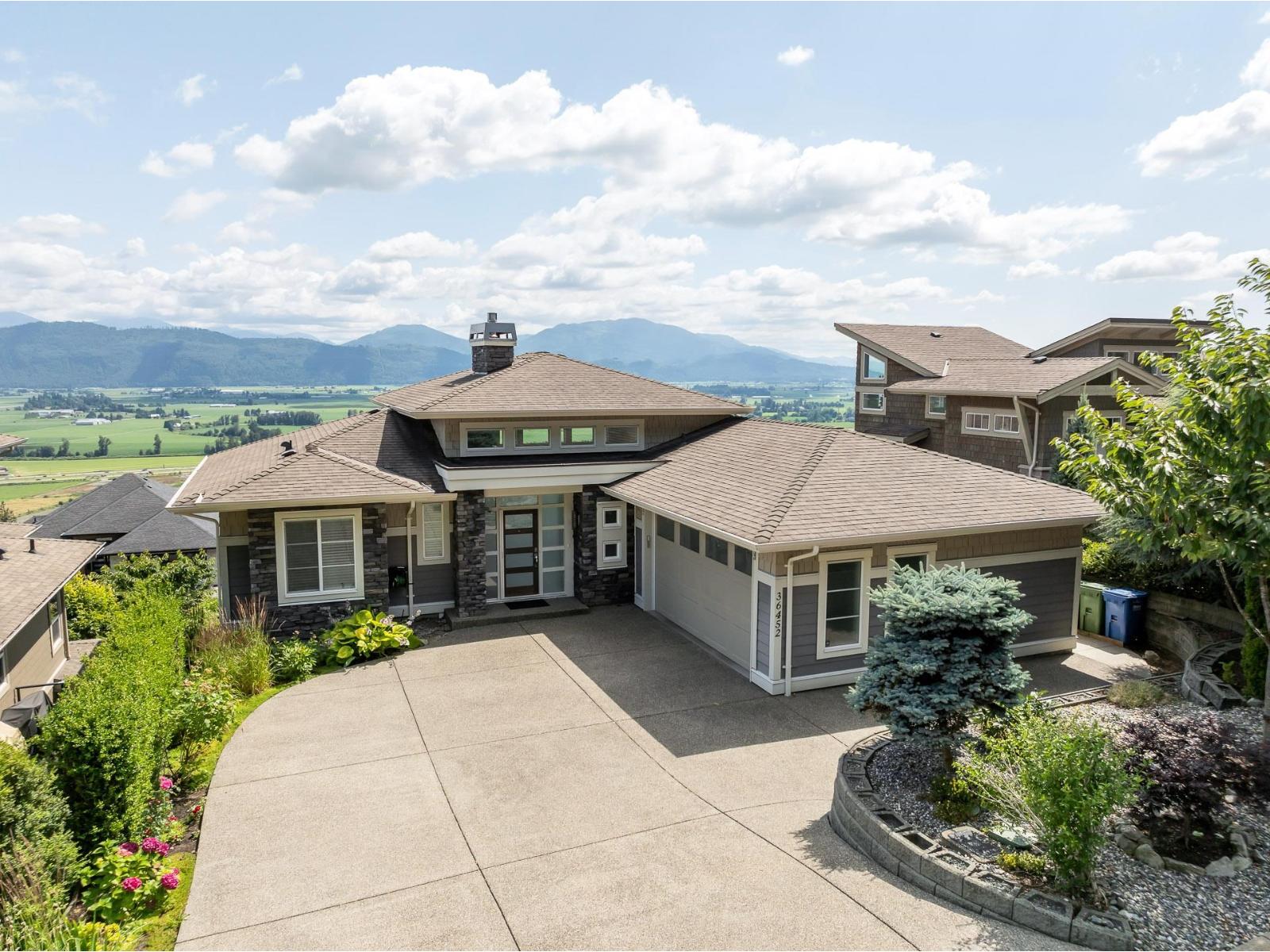 36452 Estevan Ct, Abbotsford, BC V3G 0B6