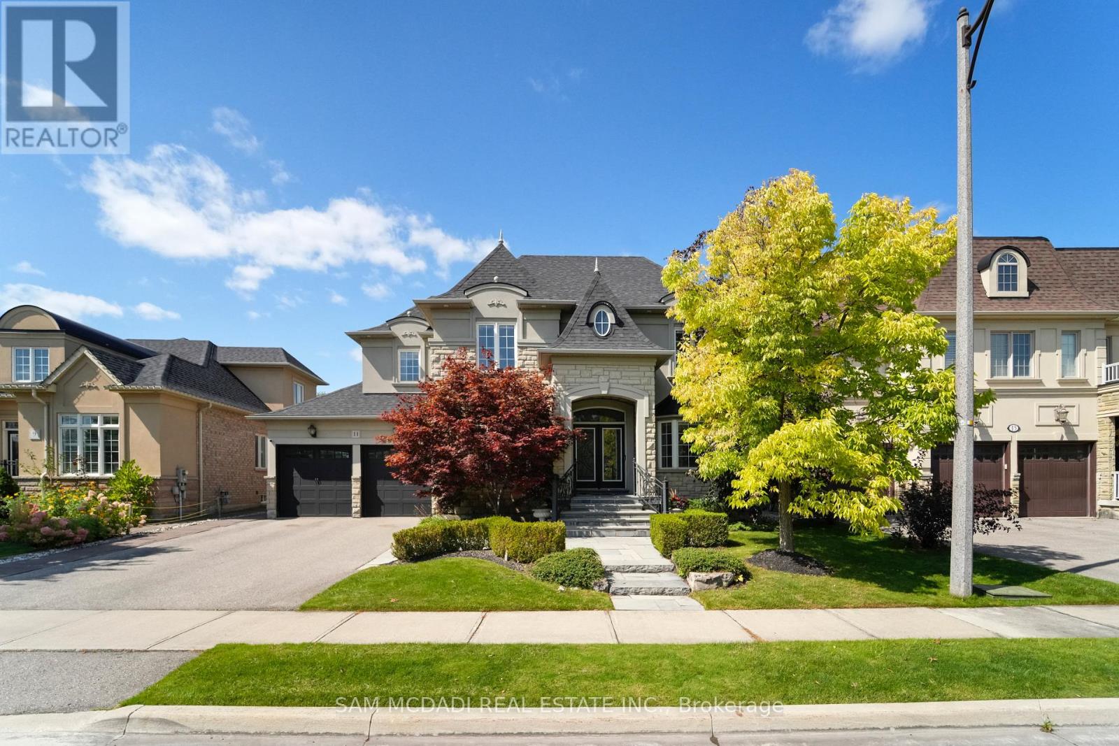 11 Louvre Cir, Brampton, ON L6P 1W2