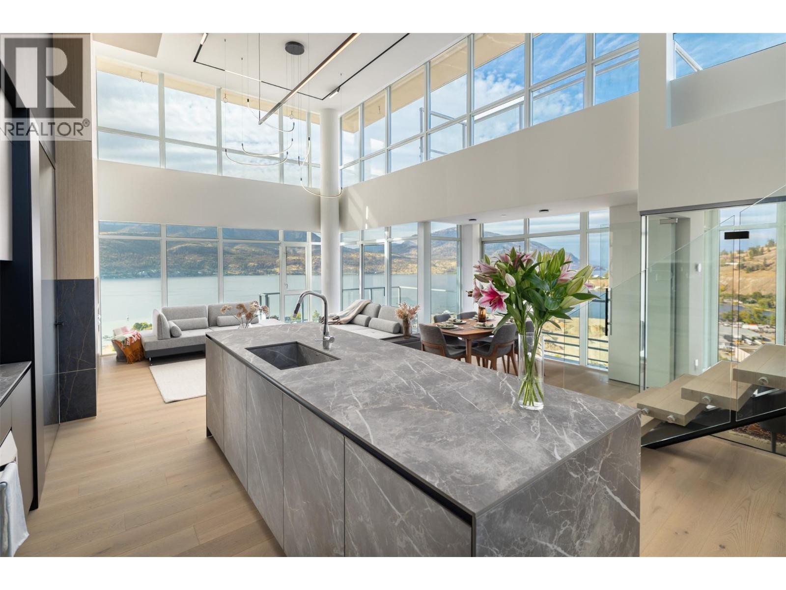 1075 Sunset Drive Unit Ph1, Kelowna, BC V1Y 9Y9