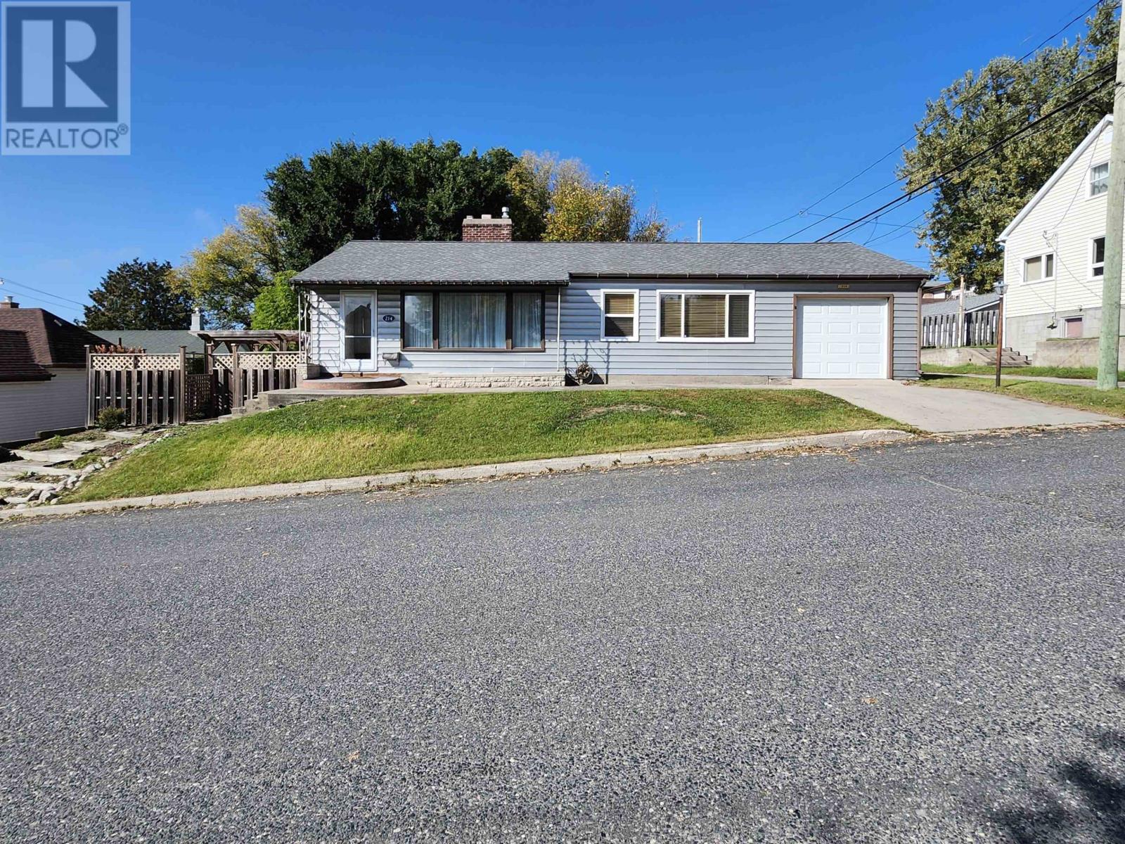214 Sixth Ave, Kenora, ON P9N 2C1