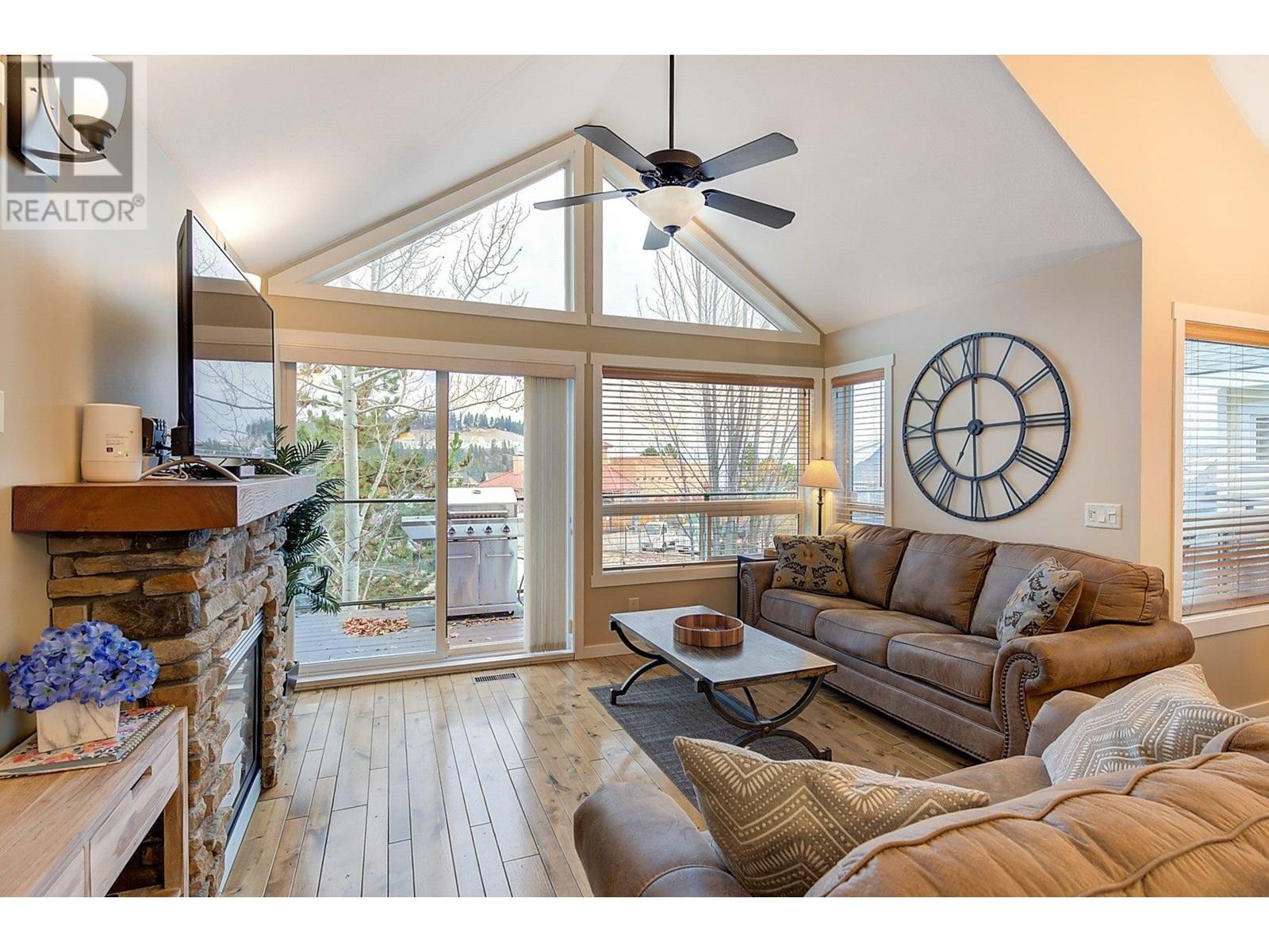 6823 Madrid Way, Kelowna, BC V1Z 3R8