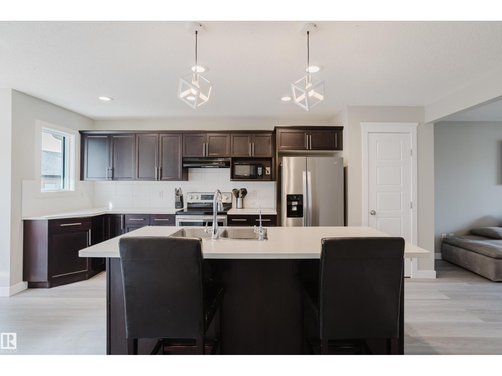 287 Desrochers Bv SW, Edmonton, AB T6W 3H9