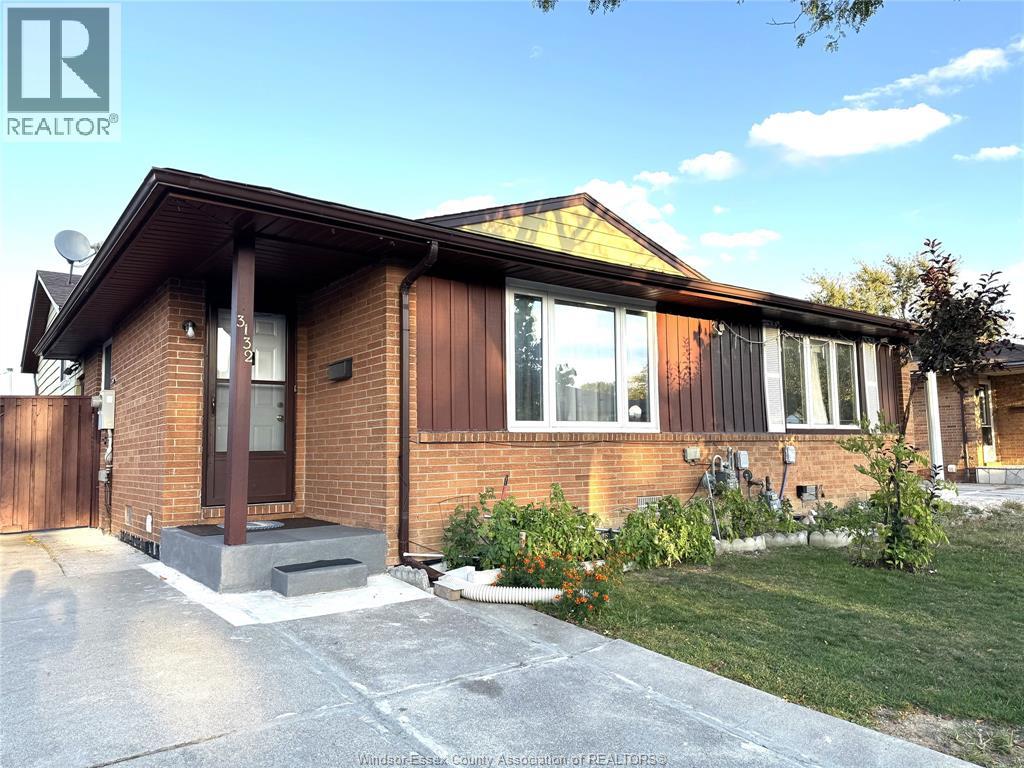 3132 Elmwood Cres, Windsor, ON N8R 1X4