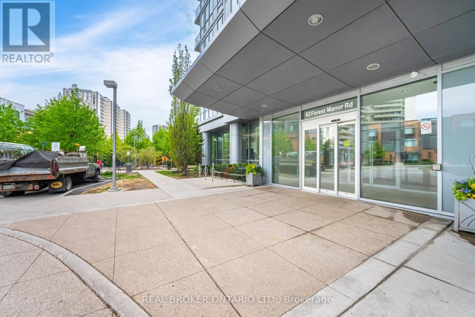306 62 Forest Manor Rd, Toronto, ON M2J 0B6