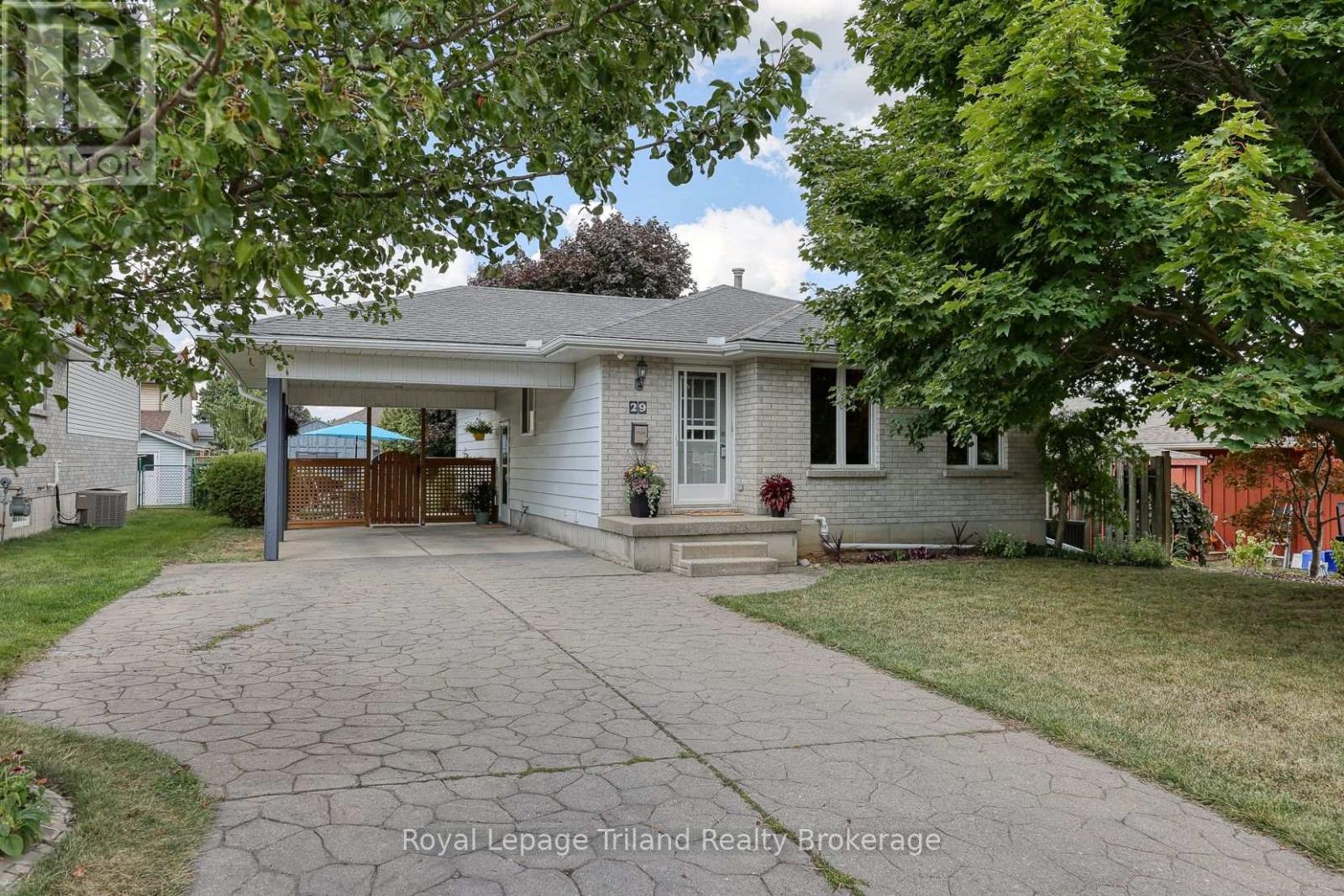 29 Laurel Cres, Ingersoll, ON N5C 3S9