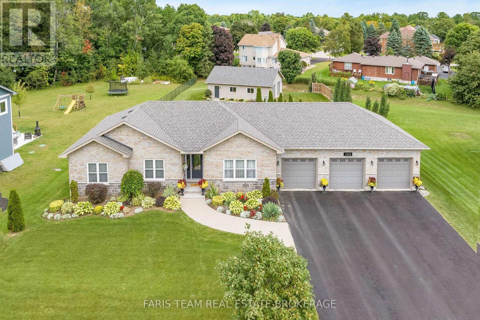 1962 Elana Dr, Severn, ON L3V 7J2