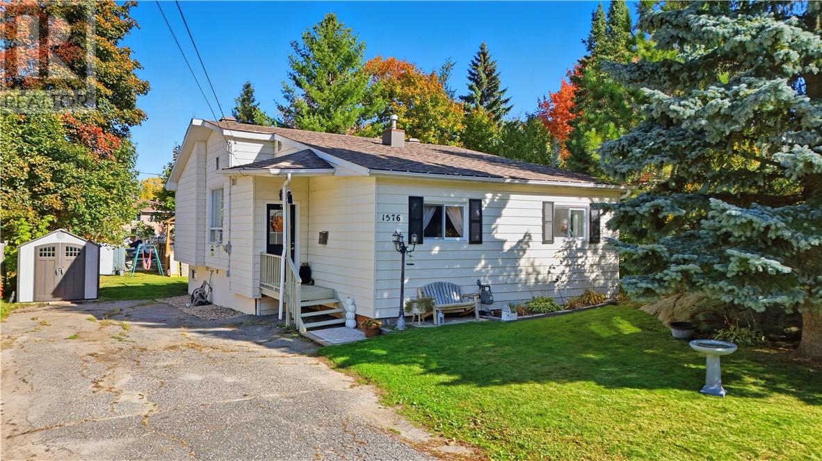 1576 Weller St, Sudbury, ON P3B 1L1