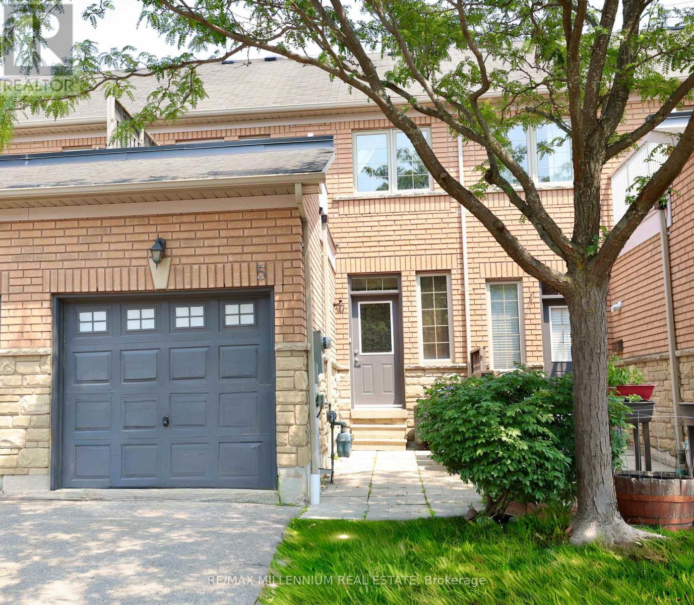 5 1015 Galesway Blvd, Mississauga, ON L5V 3B2
