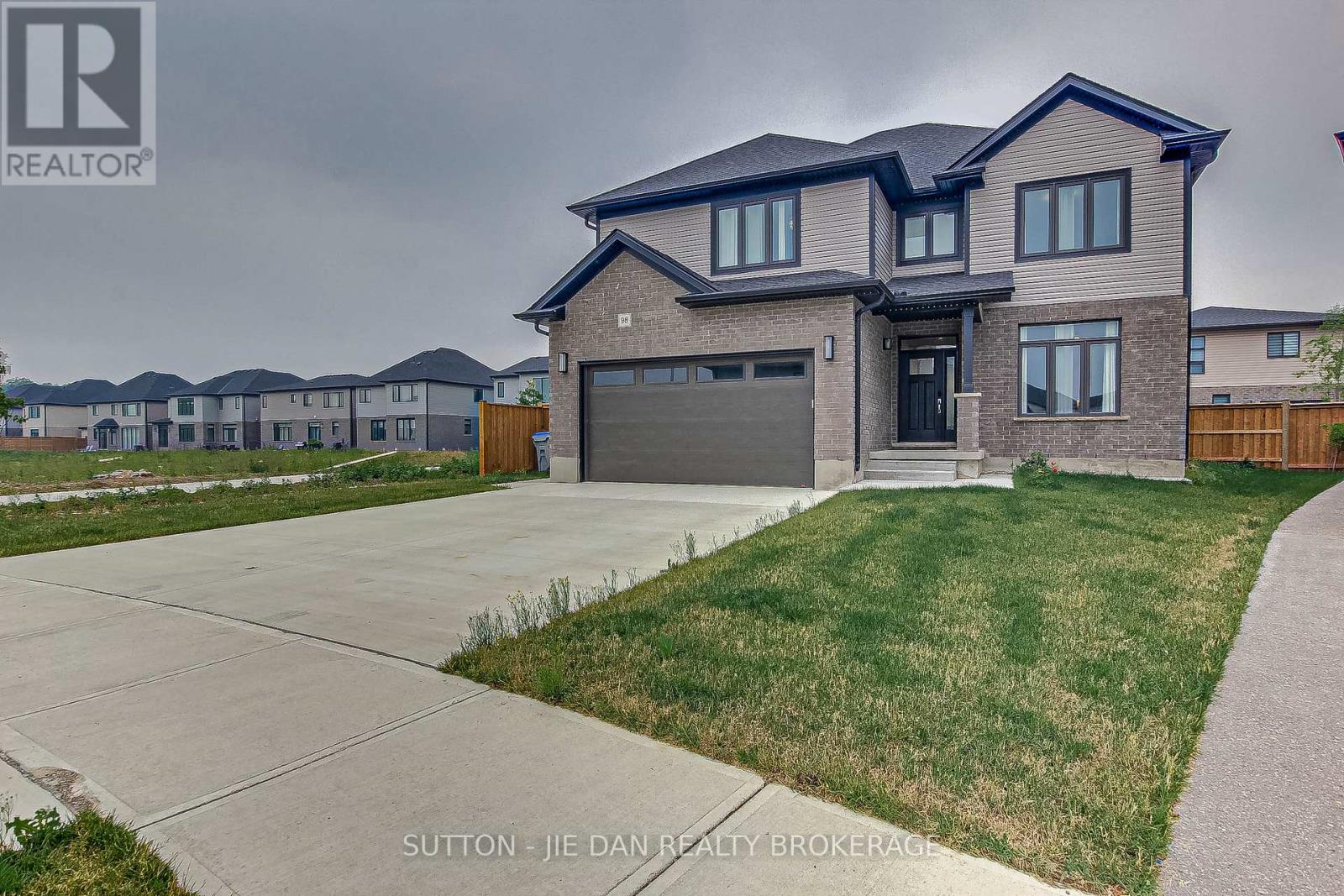 98 Locky Ln, Middlesex Centre, ON N0L 1R0