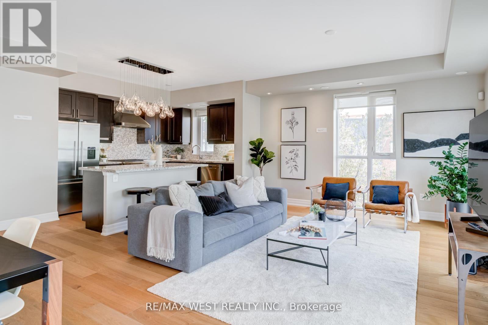 103 15 Sousa Mendes St, Toronto, ON M6P 0A9