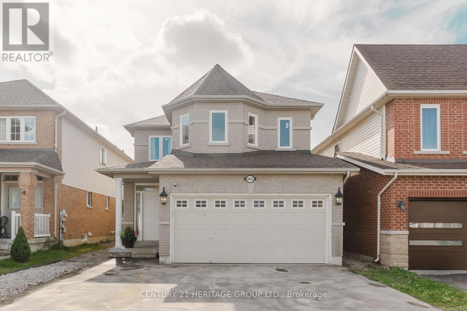 601 Mcbean Ave, Newmarket, ON L3X 2L5