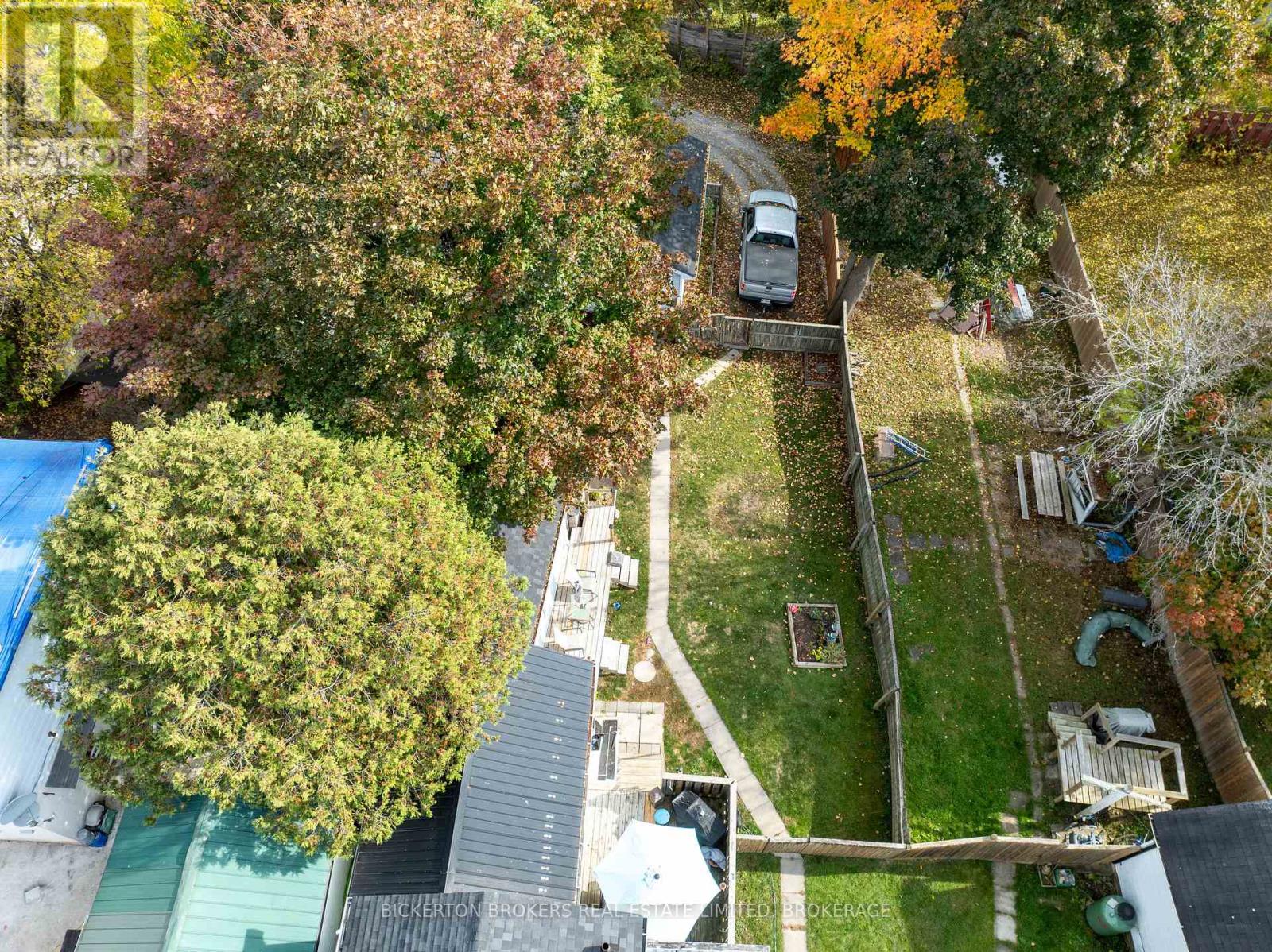 65 Hickory St S, Gananoque, ON K7G 2P6