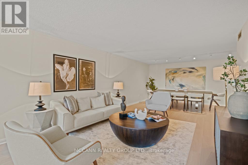 301 360 Bloor St E, Toronto, ON M4W 3R4