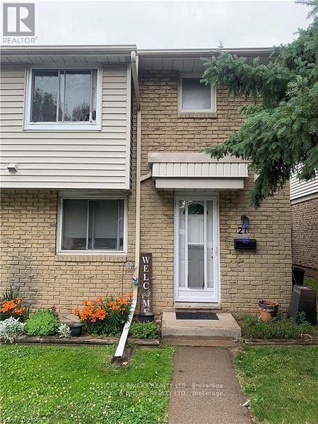 21 6767 Thorold Stone Rd, Niagara Falls, ON L2J 3W9