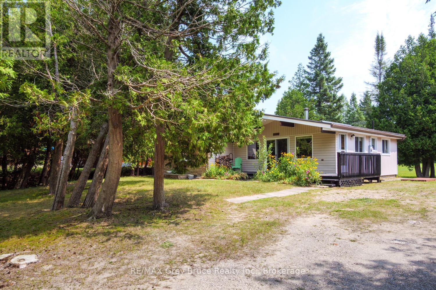 465 Shoreline Ave, South Bruce Peninsula, ON N0H 2T0