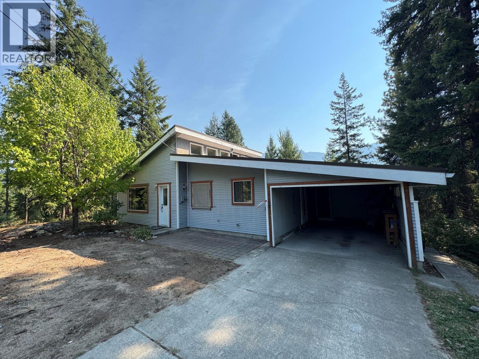 102 Chase Rd, Christina Lake, BC V0H 1E0
