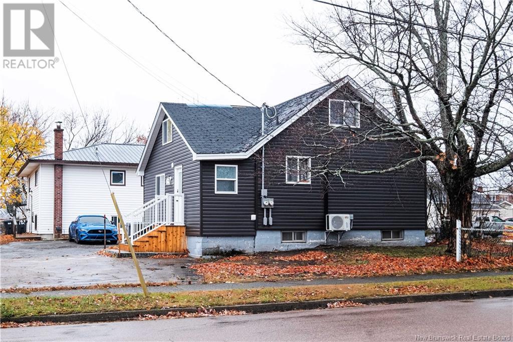 44 Chapman St, Moncton, NB E1E 1K8