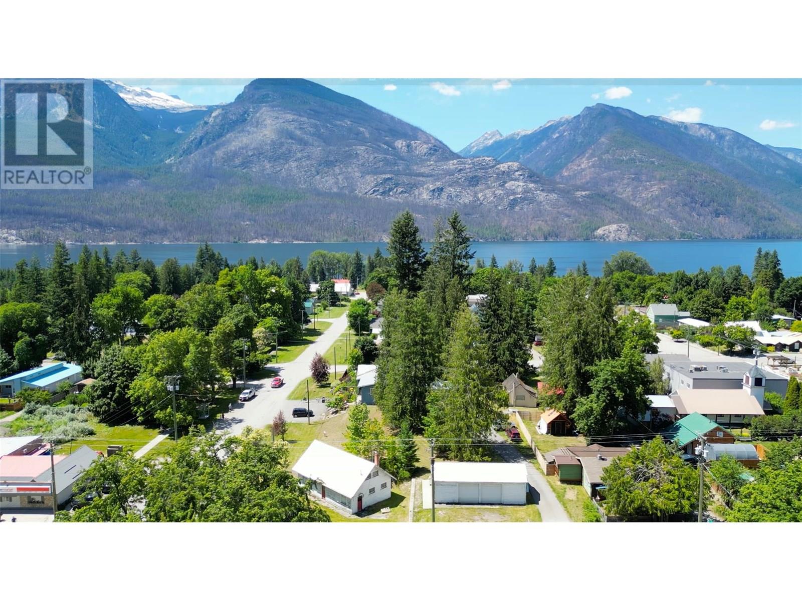422 Slocan Ave, New Denver, BC V0G 1S0