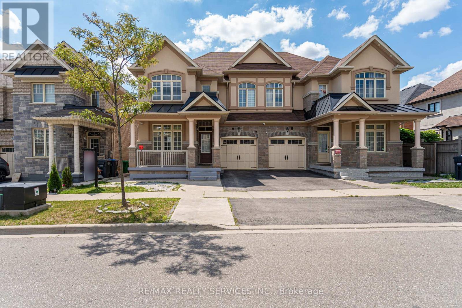 11 Villadowns Trl, Brampton Sandringham-wellington North, ON L6R 3V6