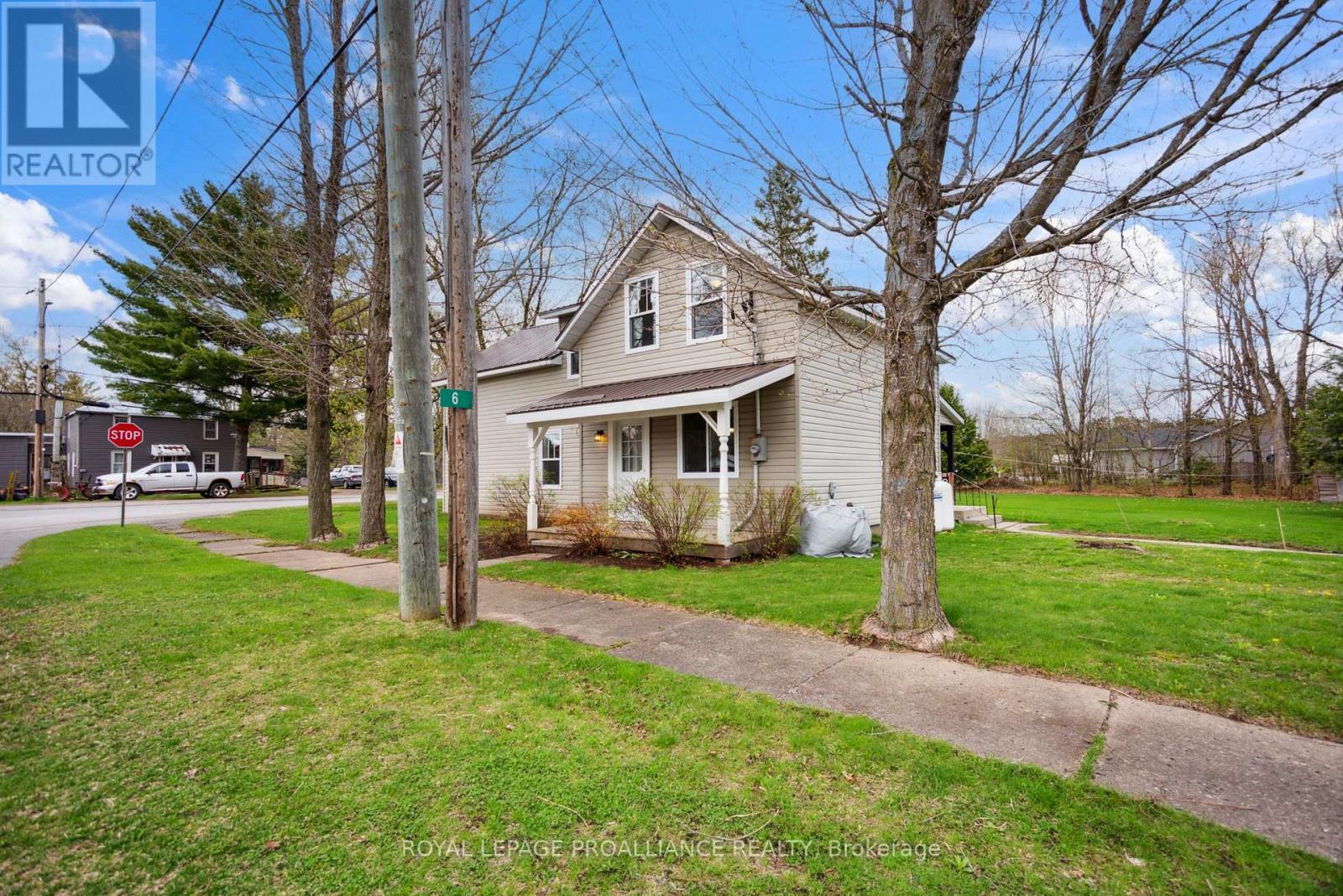 6 Clement St, Addington Highlands, ON K0H 1P0