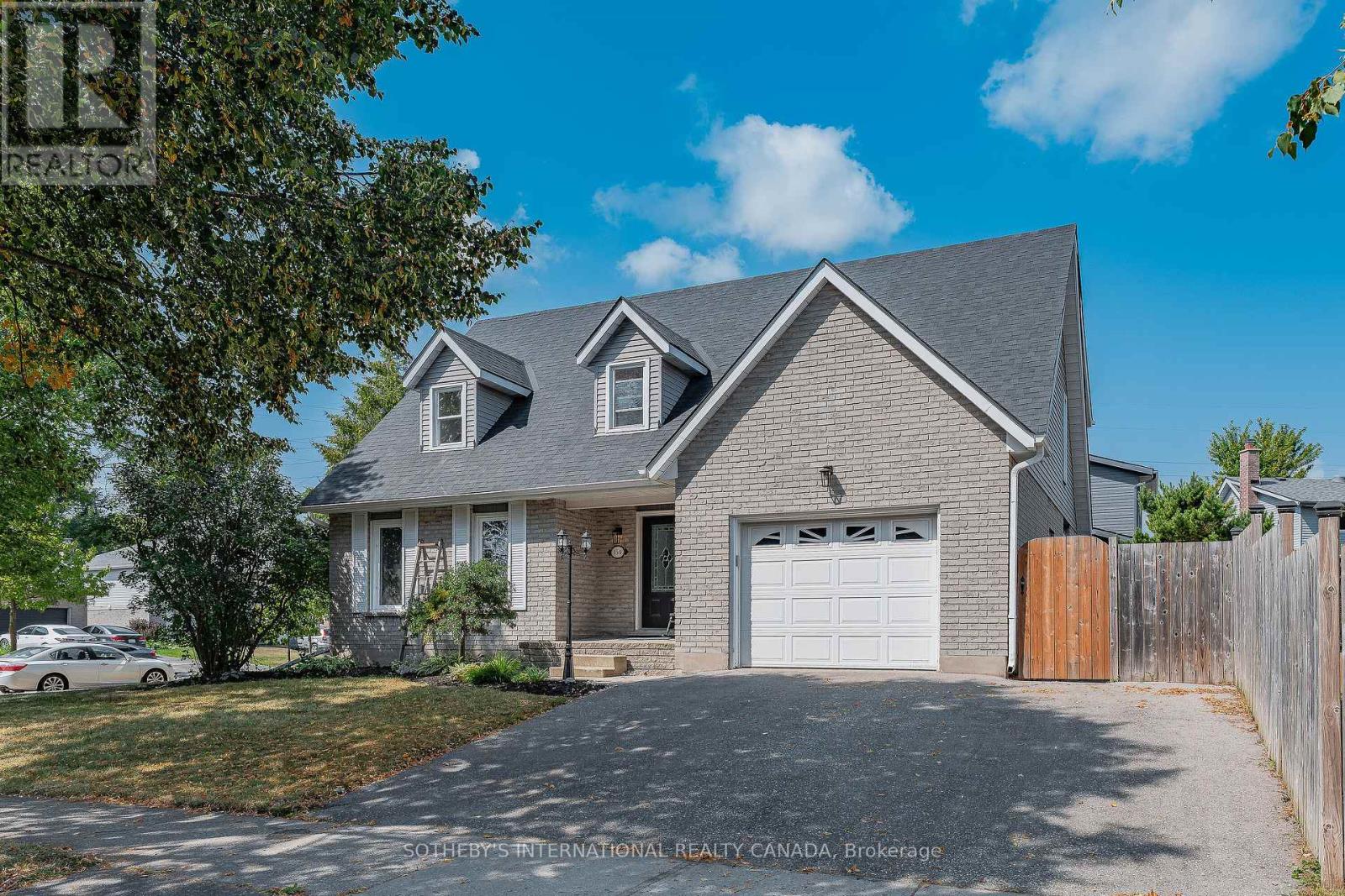 154 Covington Cres, Kitchener, ON N2N 2X4