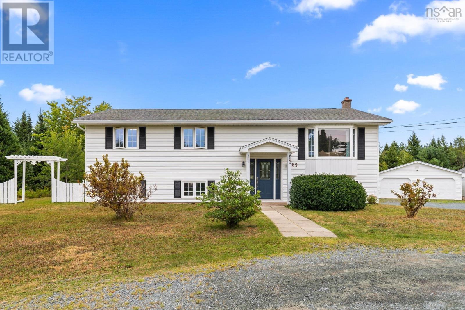 69 Michelle Dr, Lawrencetown, NS B2Z 1E5