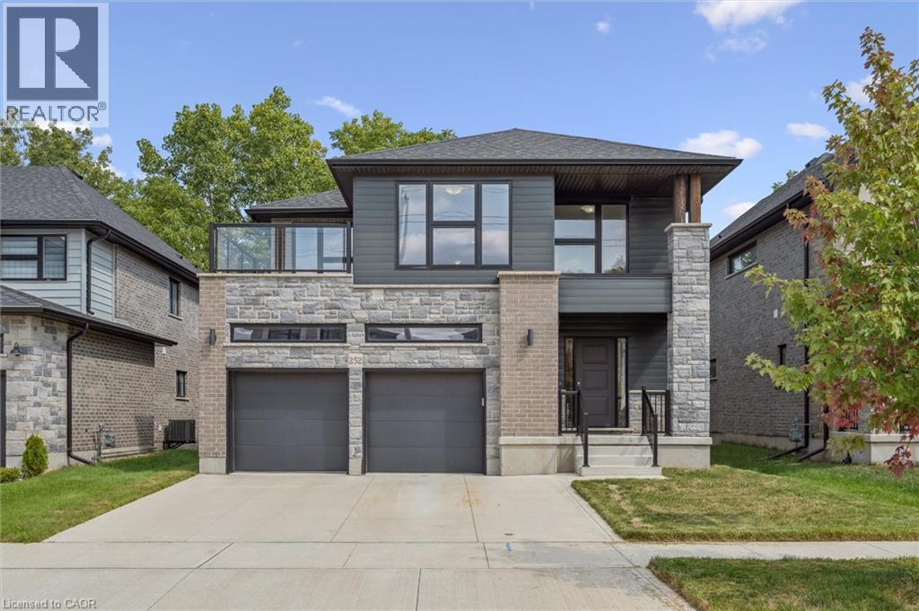 252 Otterbein Rd, Kitchener, ON N2B 0A7