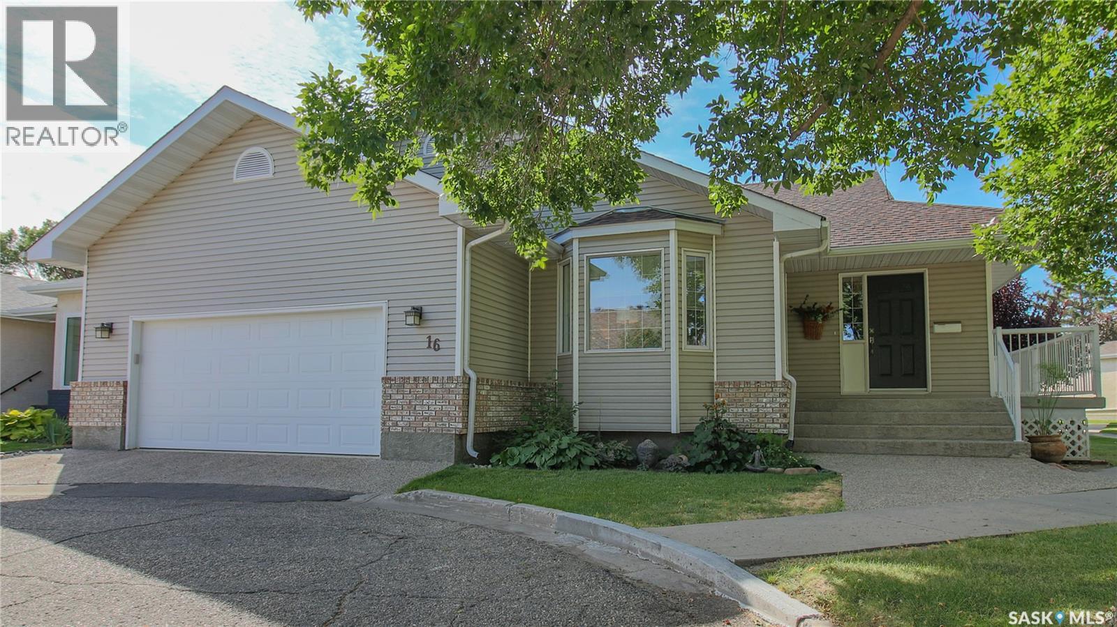 16 Wintergreen Bay, Regina, SK S4S 7G2