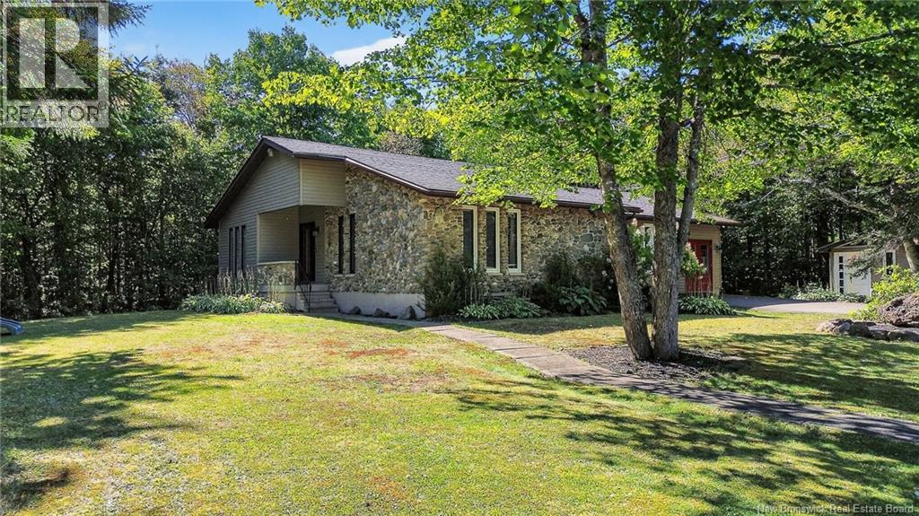 111 Birch Hill Cres, Moncton, NB E1G 4R2