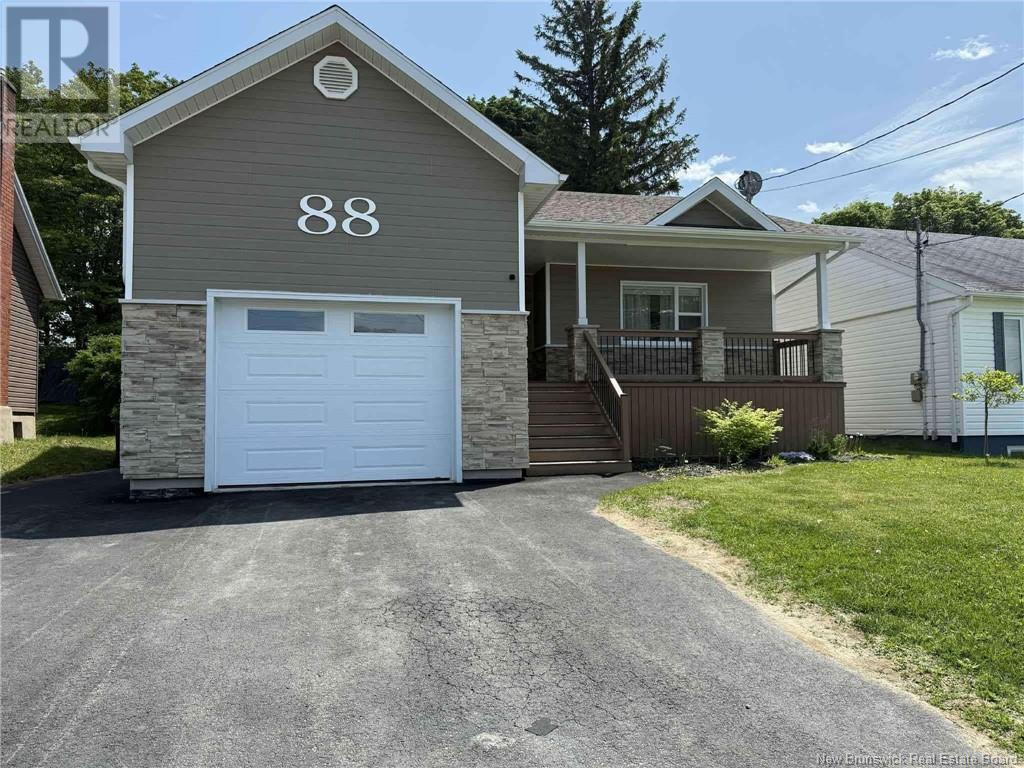88 Arran St, Campbellton, NB E3N 1L8