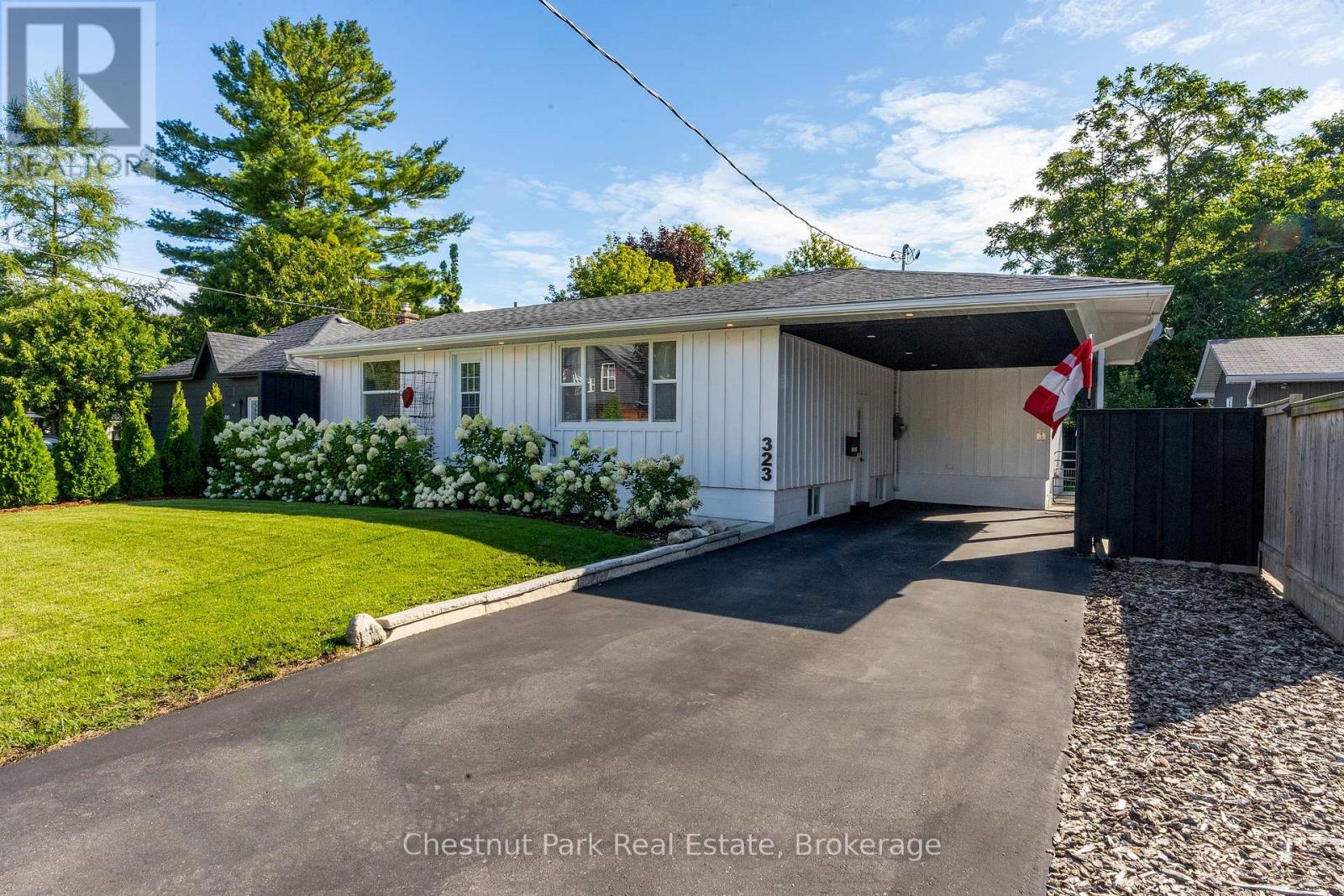 323 Oak St, Collingwood, ON L9Y 2Y4