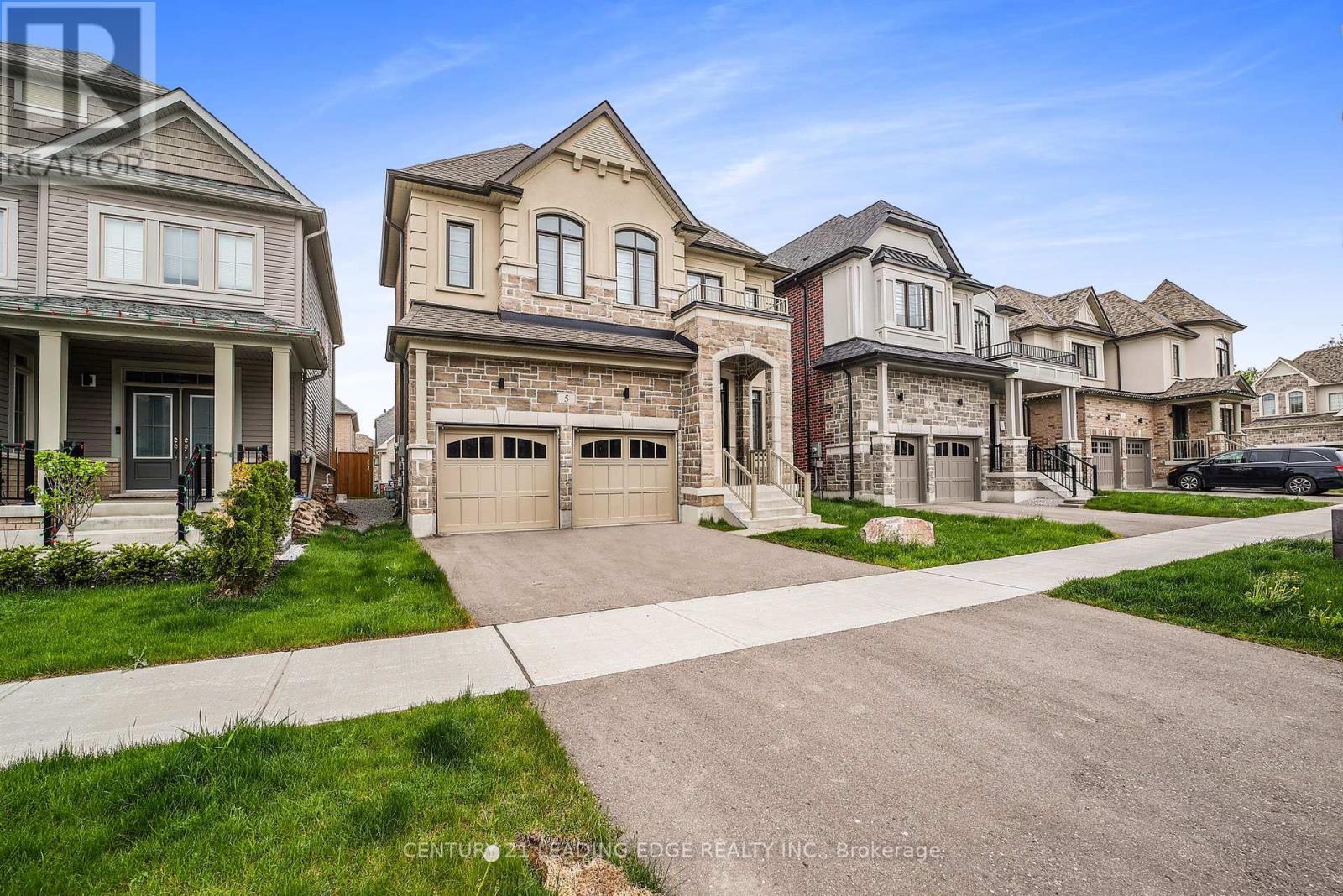 5 Valleo St, Georgina Keswick North, ON L4P 0J8