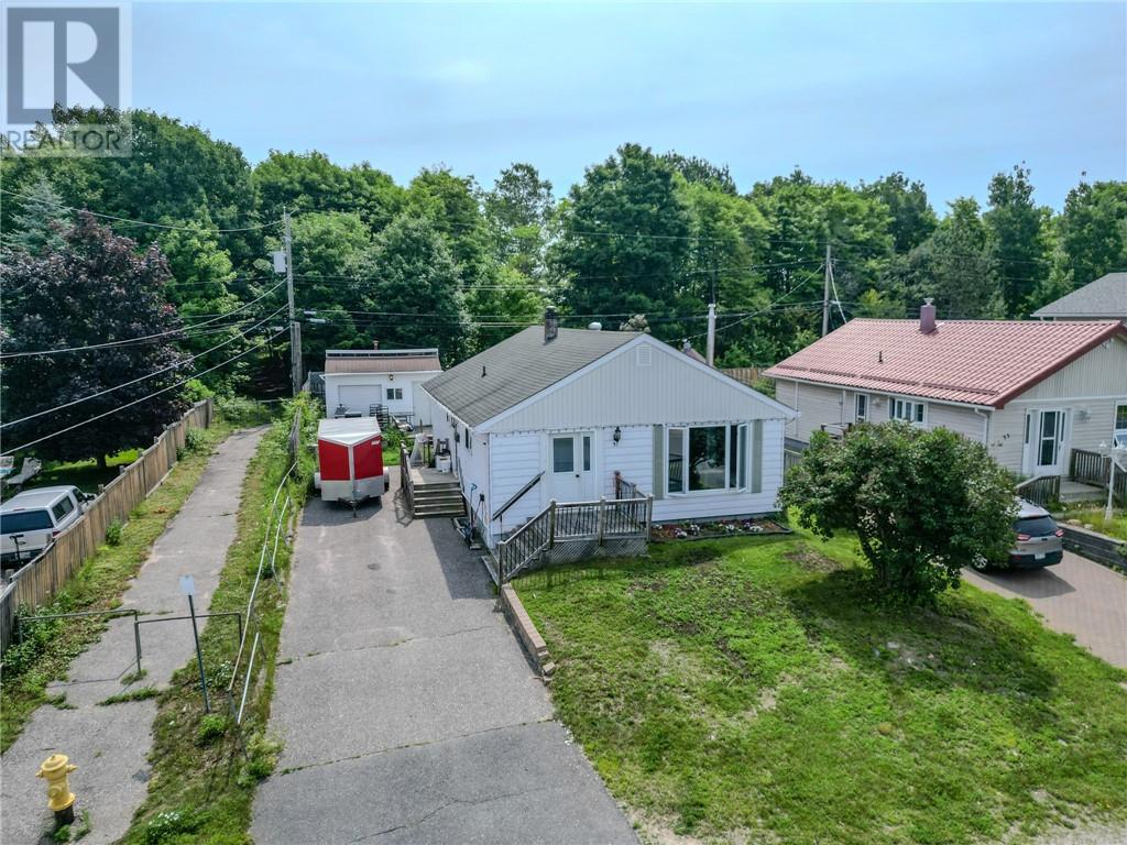 31 Hirshhorn Ave, Elliot Lake, ON P5A 1P3