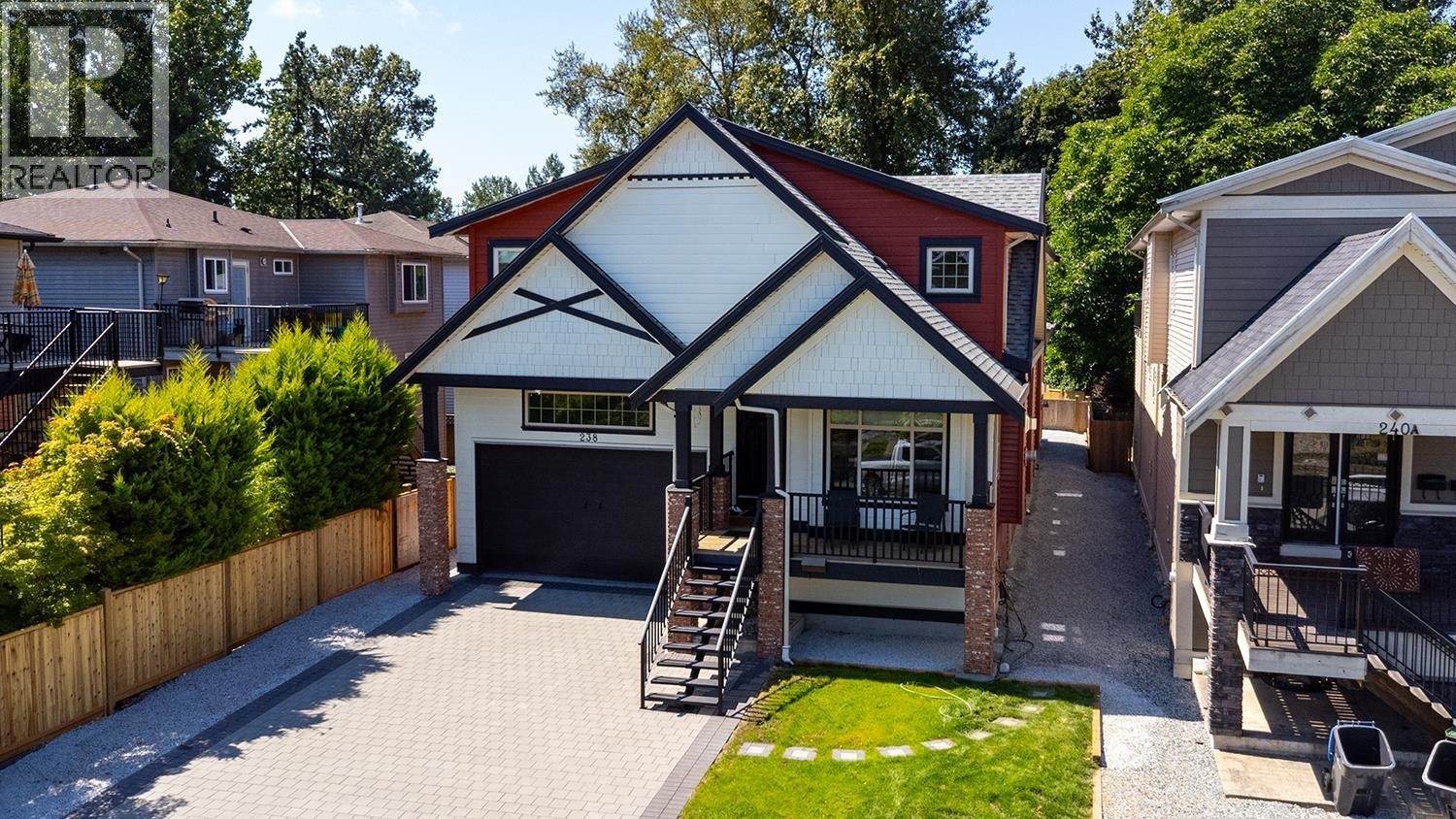 238 Phillips St, New Westminster, BC V3M 5P1