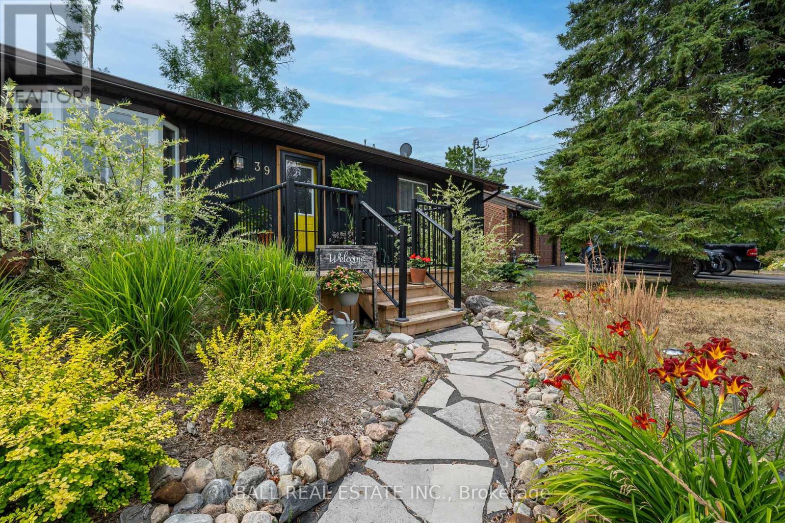39 Bishop St, Selwyn, ON K0L 2H0