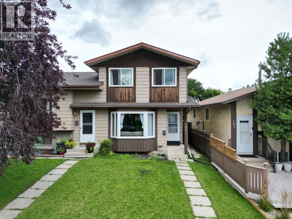 109 Bermondsey Way NW, Calgary, AB T3K 1V3