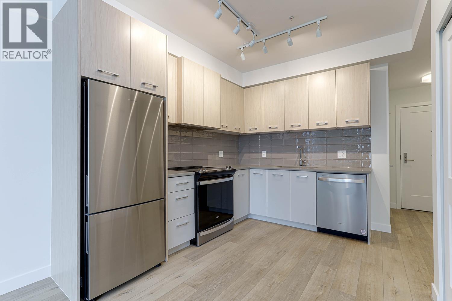 4933 Clarendon Street Unit 411, Vancouver, BC V5R 3J3