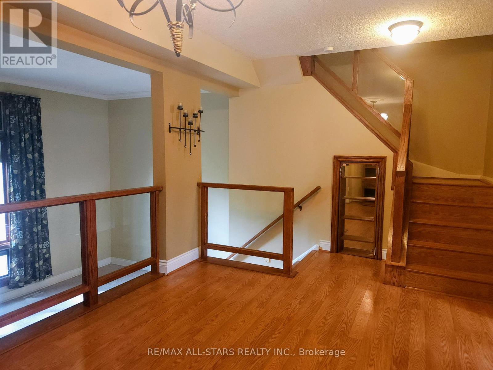 6 Hepworth Way, Markham, ON L3P 3S9