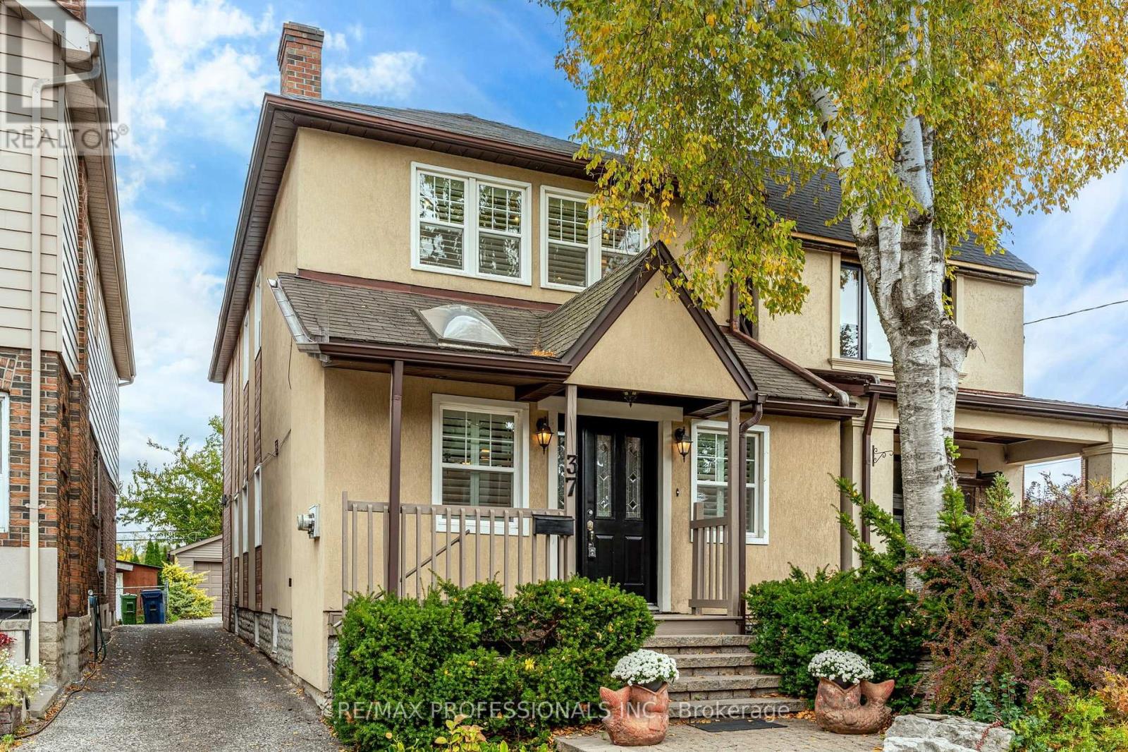 37 Lavinia Ave, Toronto, ON M6S 3H9