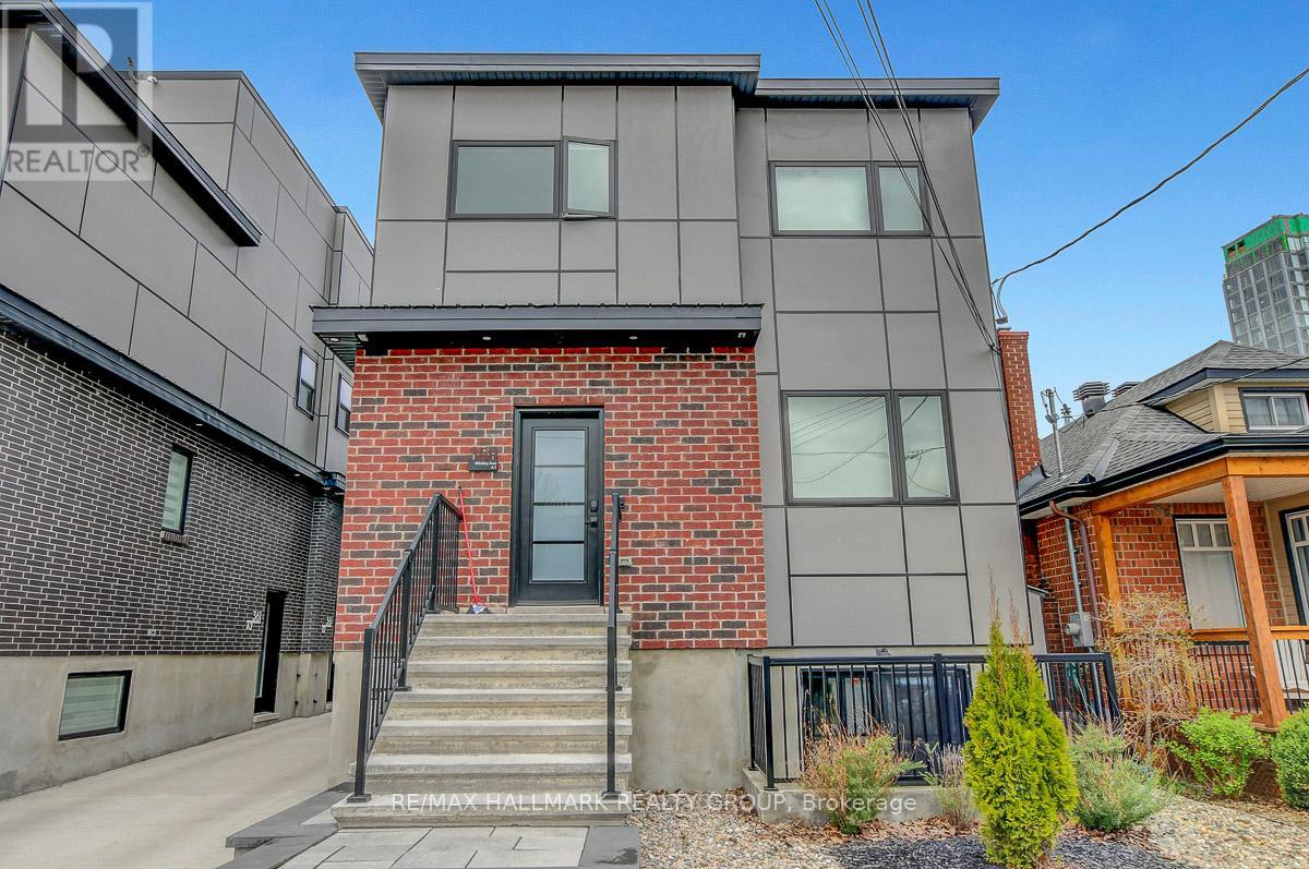 359 Whitby Ave, Ottawa, ON K2A 0B3