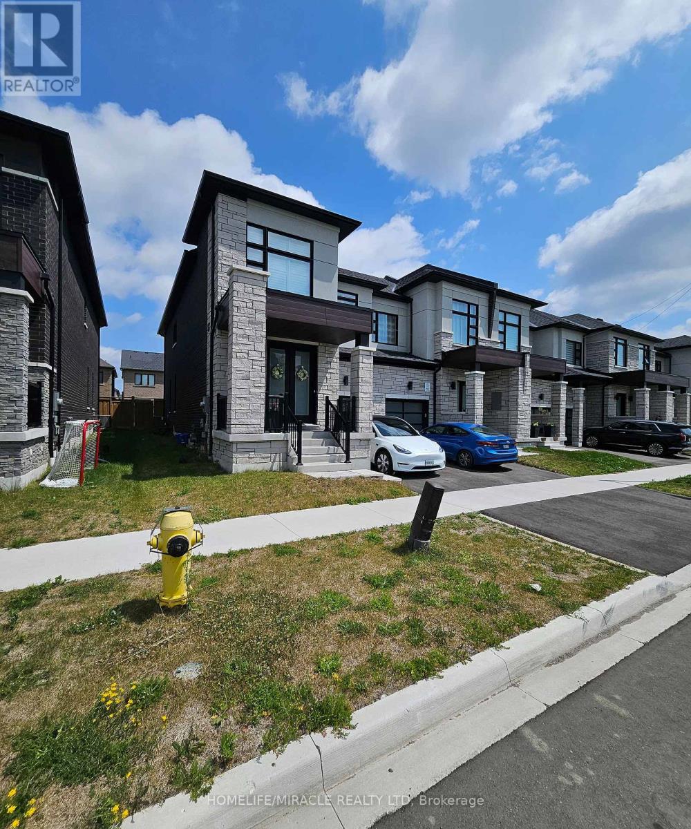 158 Ogston Cres, Whitby, ON L1P 0H3