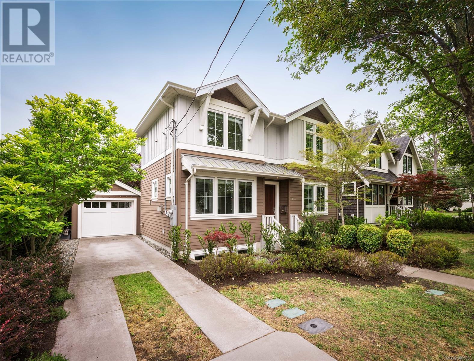 2165 Beaverbrooke St, Oak Bay, BC V8S 2W1