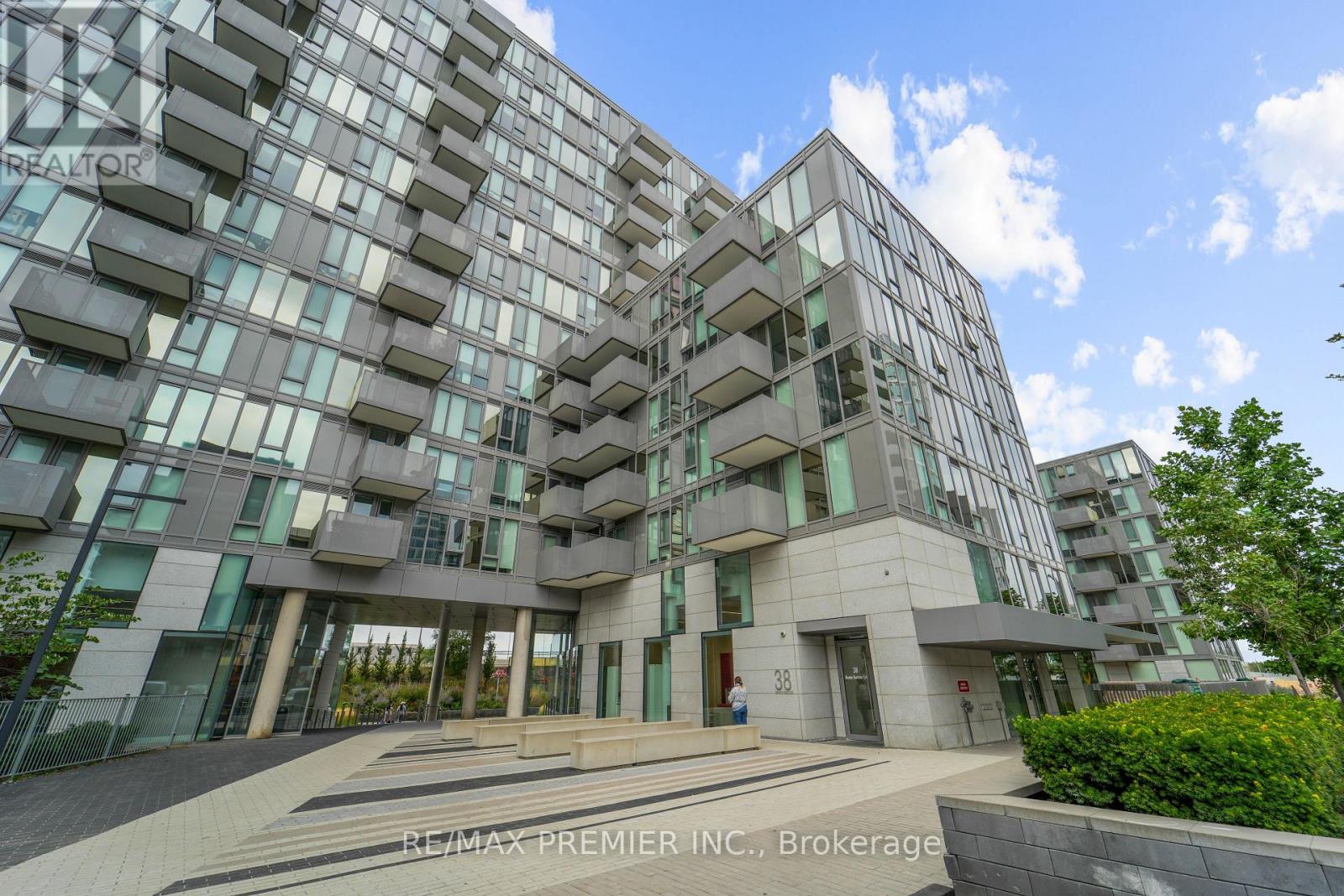 102 38 Monte Kwinter Ct, Toronto, ON M3H 0E2