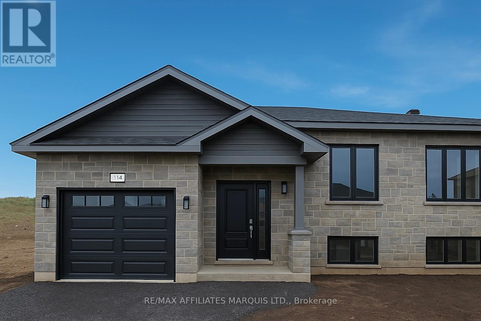 114 Woodland Dr, Cornwall, ON K6H 0H2
