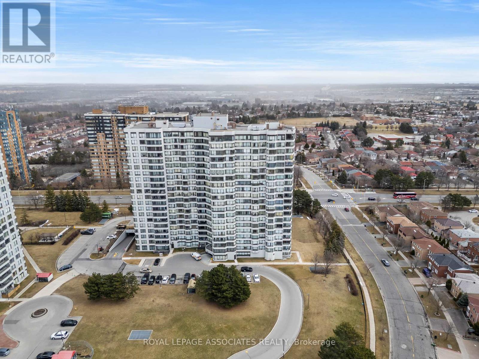 609 350 Alton Towers Cir, Toronto, ON M1V 5E3