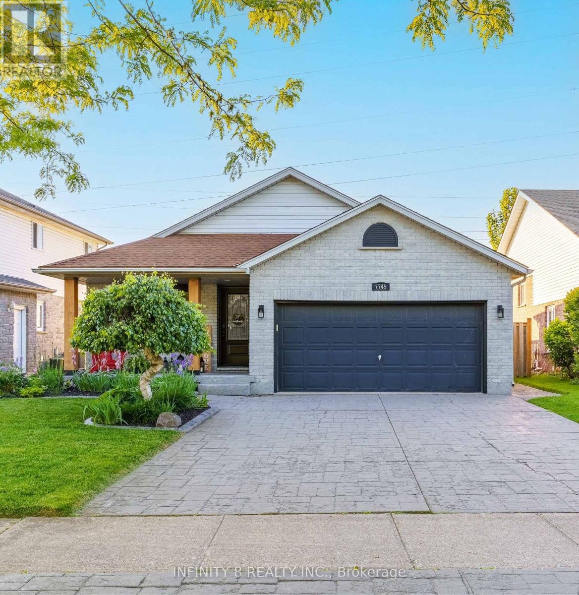 7745 Bishop Ave, Niagara Falls, ON L2H 3C6